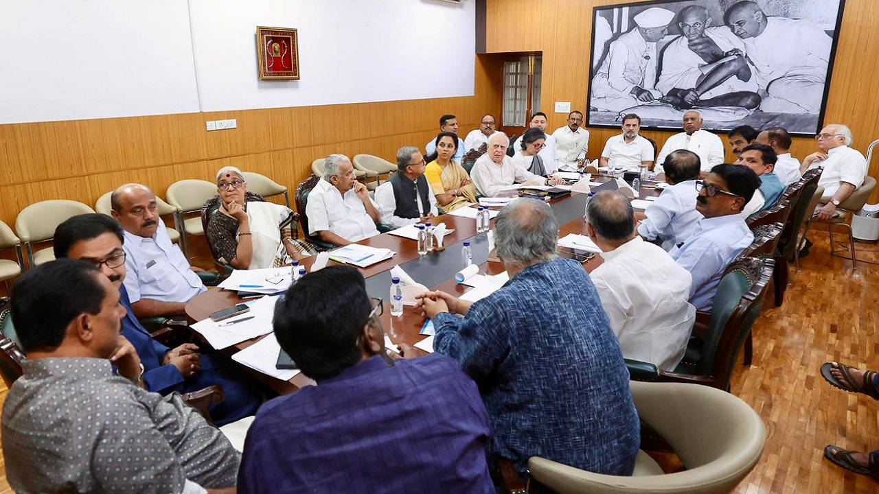 Delimitation Bill: মহিলা সংরক্ষণ সমর্থন করলেও আসন পুনর্বিন্যাস বিলের বিরোধিতায় এককাট্টা ইন্ডিয়া ব্লক