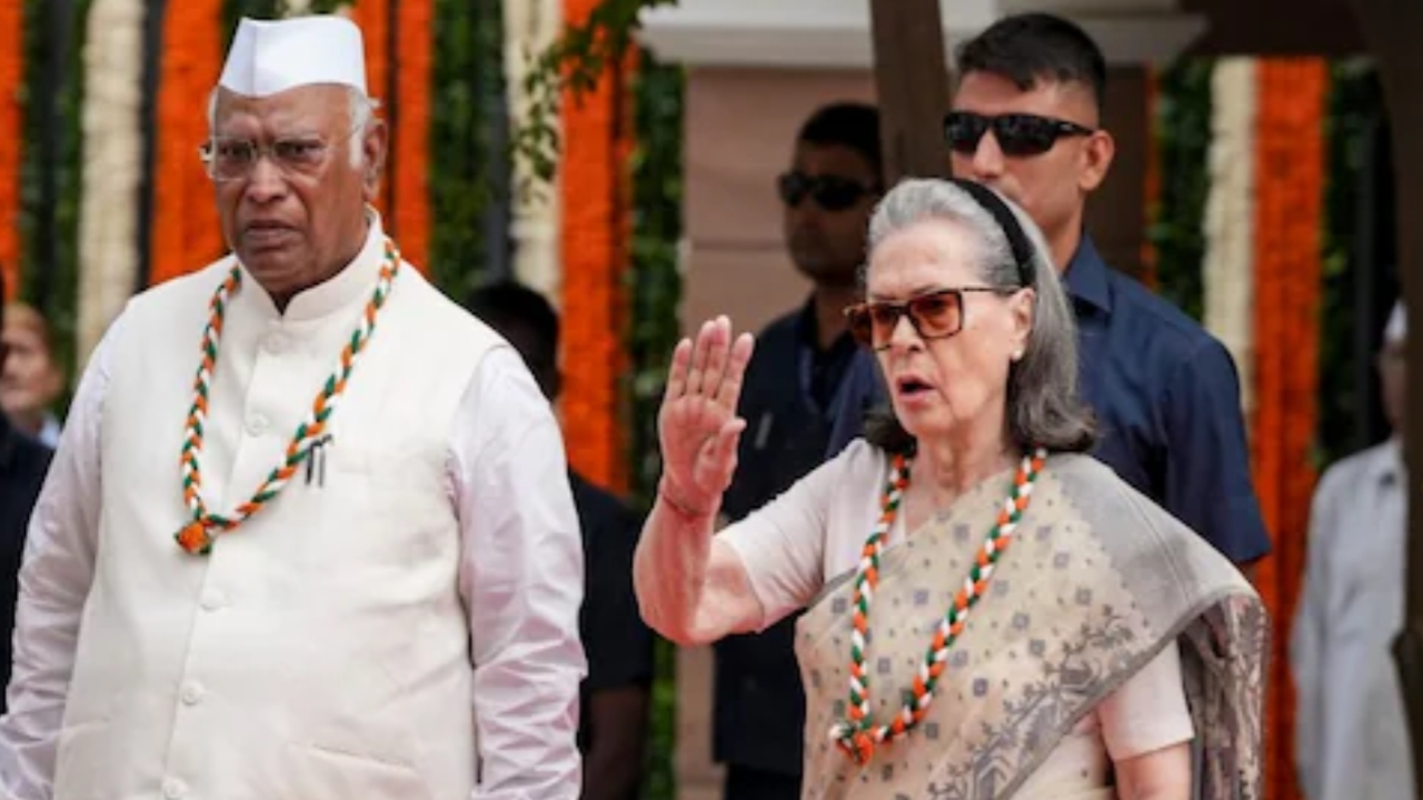 Vande Mataram: ‘মহাত্মা গান্ধীর বিরুদ্ধেও মামলা করুন’: বন্দে মাতরম বিতর্কে বিজেপিকে খোঁচা কংগ্রেস সভাপতির